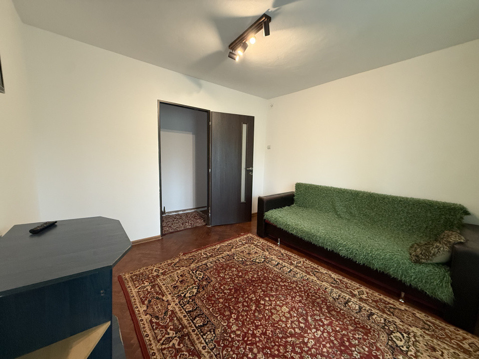 Apartament practic, 42 mp utili plus balcon, decomandat - Girocului