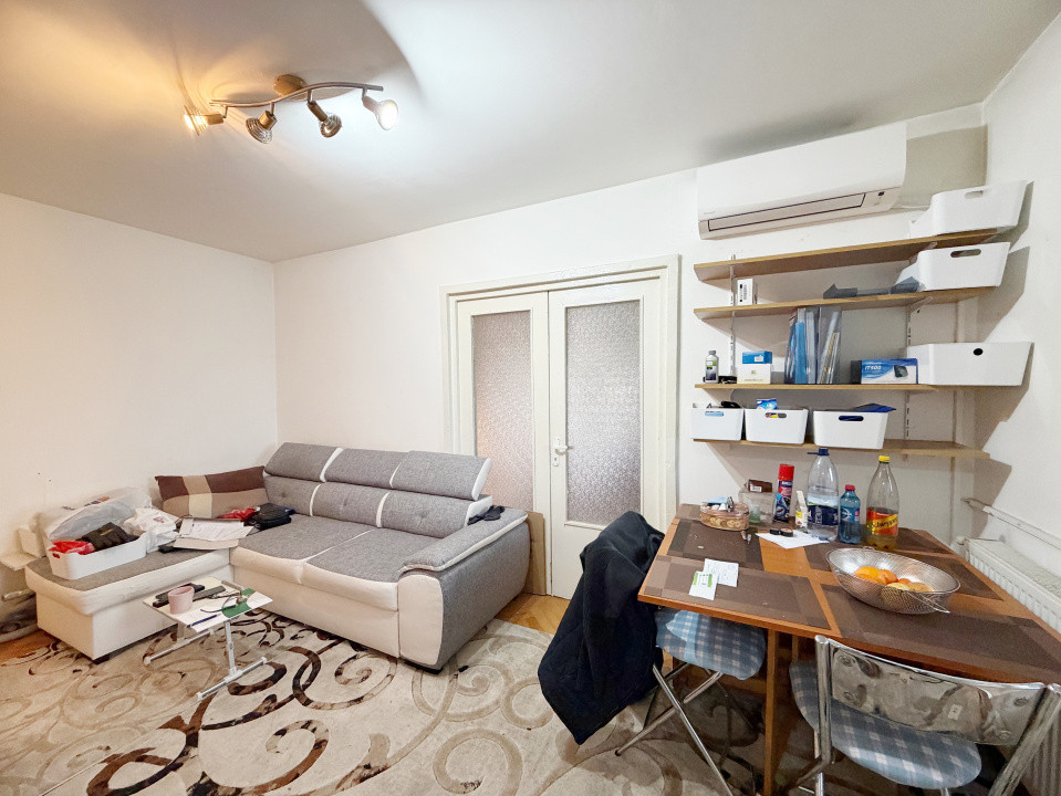 Apartament 3 camere, semidecomandat, 43mp utili, zona Piata Doina
