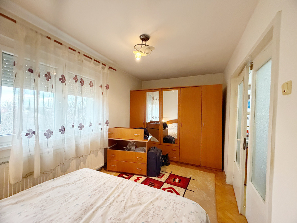 Apartament 3 camere, semidecomandat, 43mp utili, zona Piata Doina