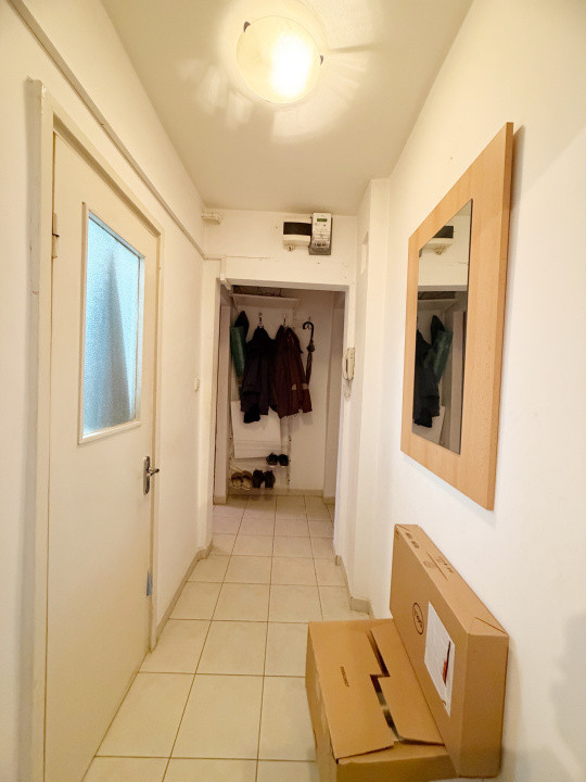 Apartament 3 camere, semidecomandat, 43mp utili, zona Piata Doina
