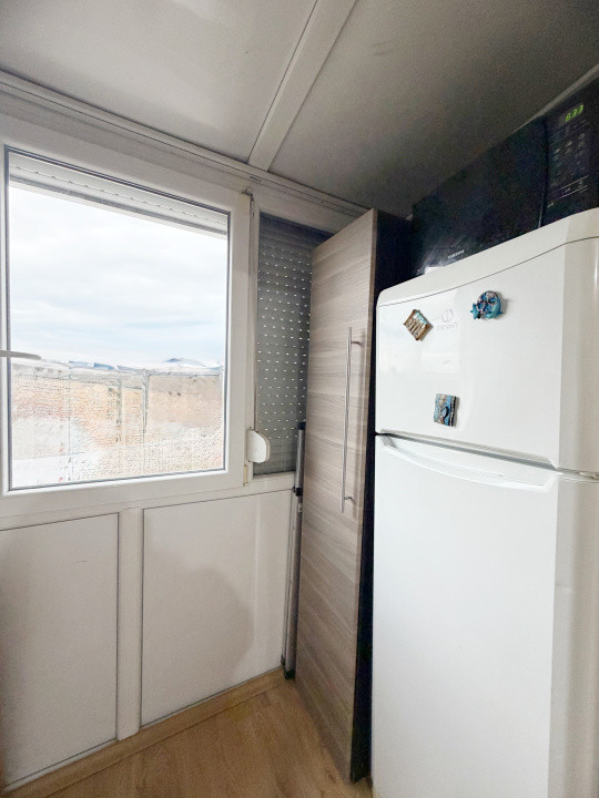 Apartament 3 camere, semidecomandat, 43mp utili, zona Piata Doina