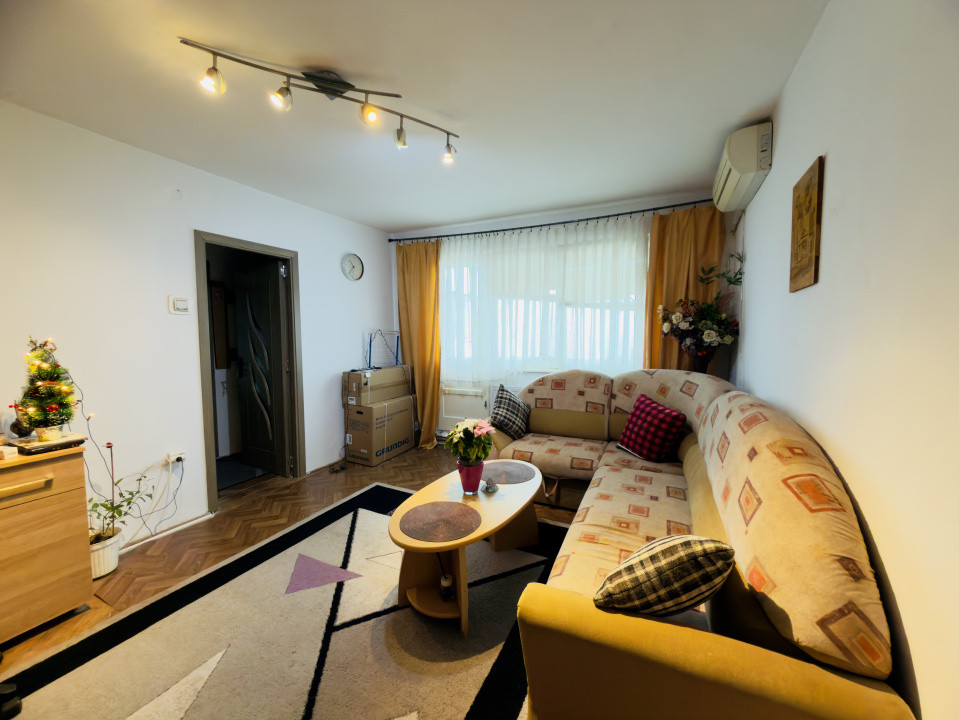 Apartament 3 camere, semidecomandat, 53mp utili, zona Girocului