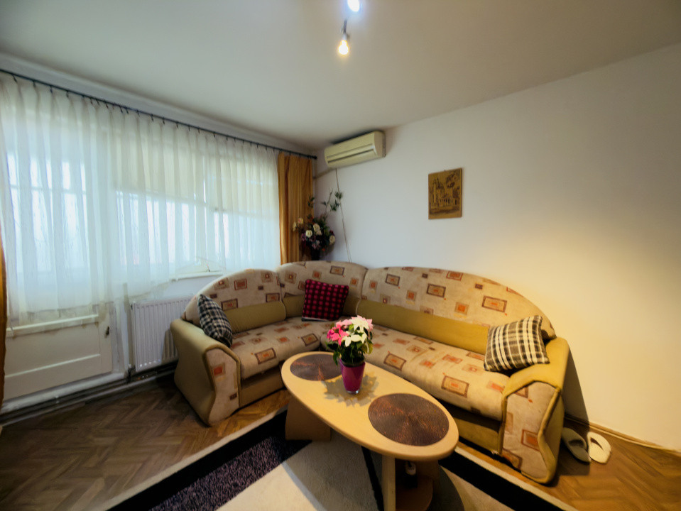 Apartament 3 camere, semidecomandat, 53mp utili, zona Girocului