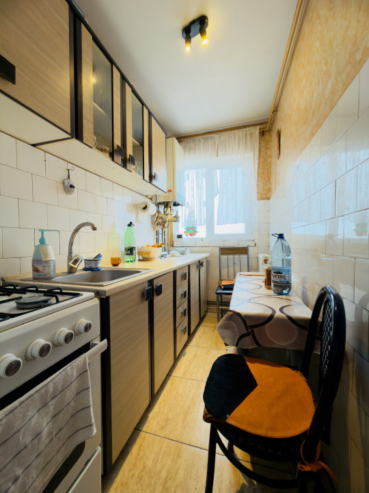 Apartament 3 camere, semidecomandat, 53mp utili, zona Girocului