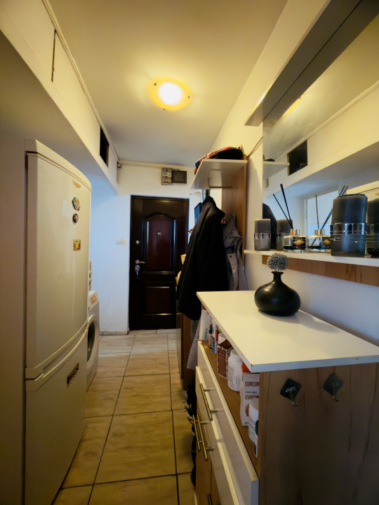 Apartament 3 camere, semidecomandat, 53mp utili, zona Girocului