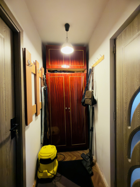 Apartament 3 camere, semidecomandat, 53mp utili, zona Girocului