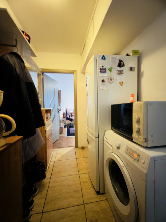 Apartament 3 camere, semidecomandat, 53mp utili, zona Girocului