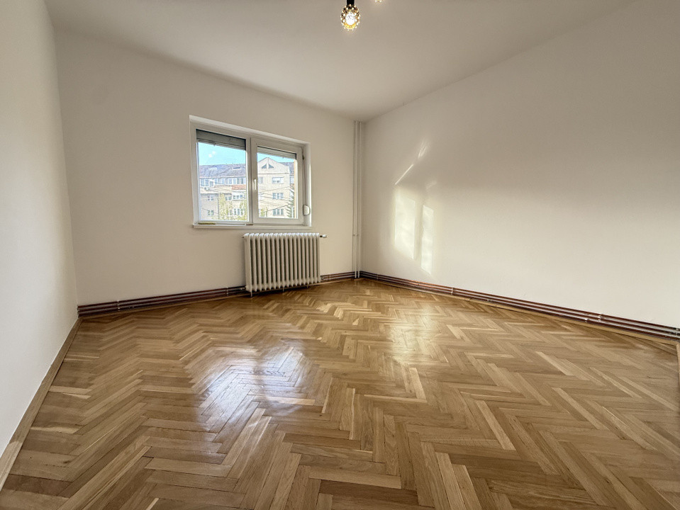 Apartament 3 camere, decomandat, etaj 1, cu boxa si garaj - Baba Dochia