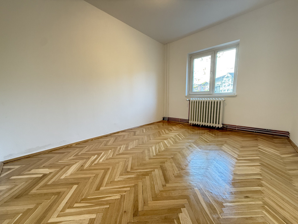 Apartament 3 camere, decomandat, etaj 1, cu boxa si garaj - Baba Dochia