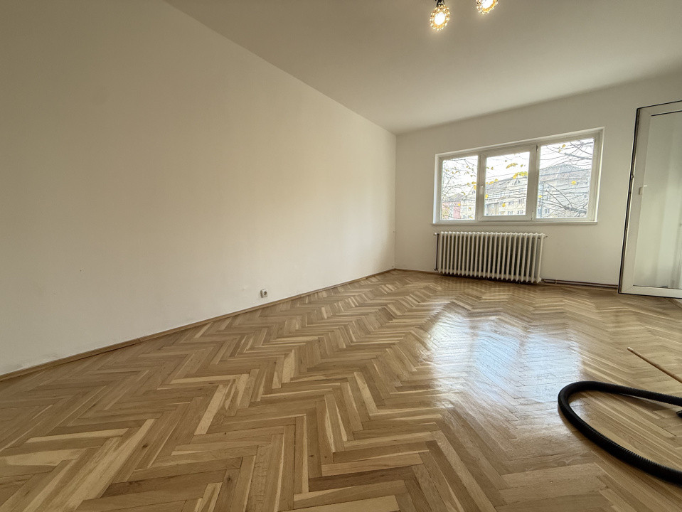 Apartament 3 camere, decomandat, etaj 1, cu boxa si garaj - Baba Dochia