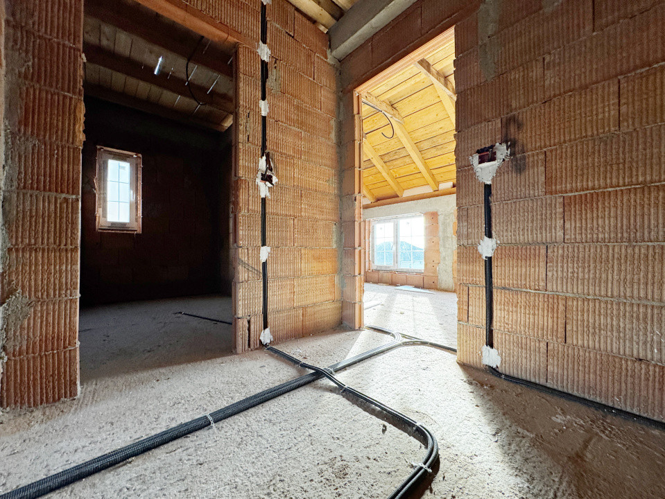 Duplex 3 camere 305mp teren, P+M, 95mp utili+15mp terasa -Calea Urseni