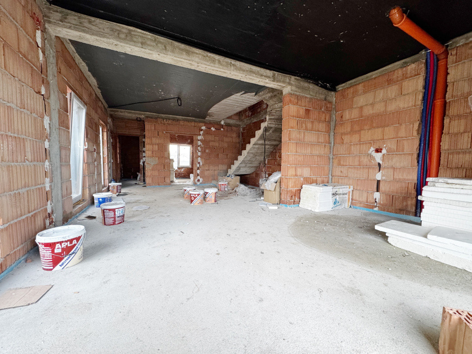 Duplex despartit prin camera tehnica, 121mp utili,350mp teren -Mosnita