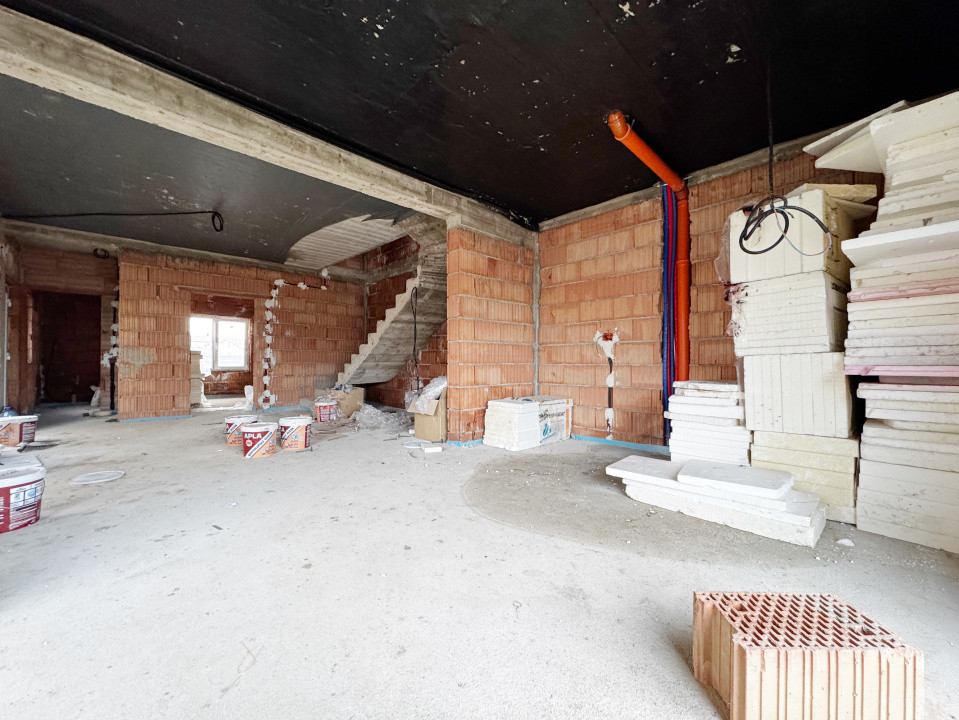 Duplex despartit prin camera tehnica, 121mp utili,350mp teren -Mosnita