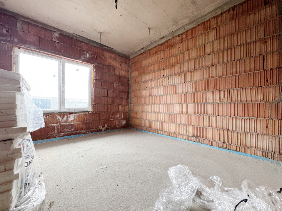 Duplex despartit prin camera tehnica, 121mp utili,350mp teren -Mosnita