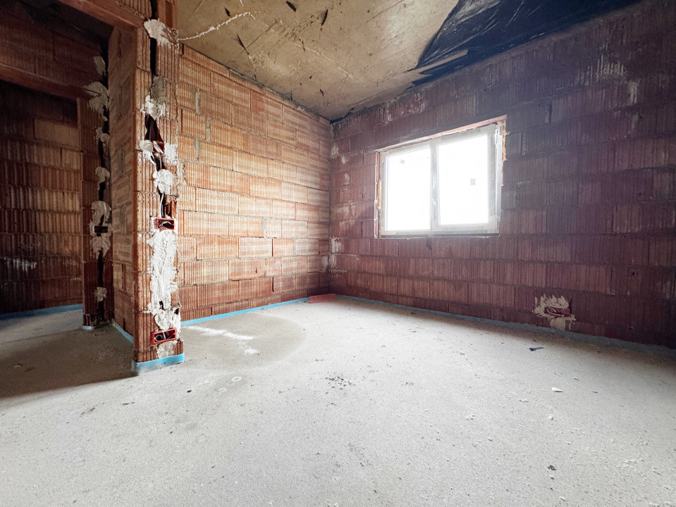 Duplex despartit prin camera tehnica, 121mp utili,350mp teren -Mosnita