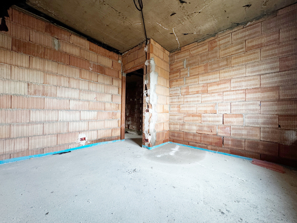 Duplex despartit prin camera tehnica, 121mp utili,350mp teren -Mosnita