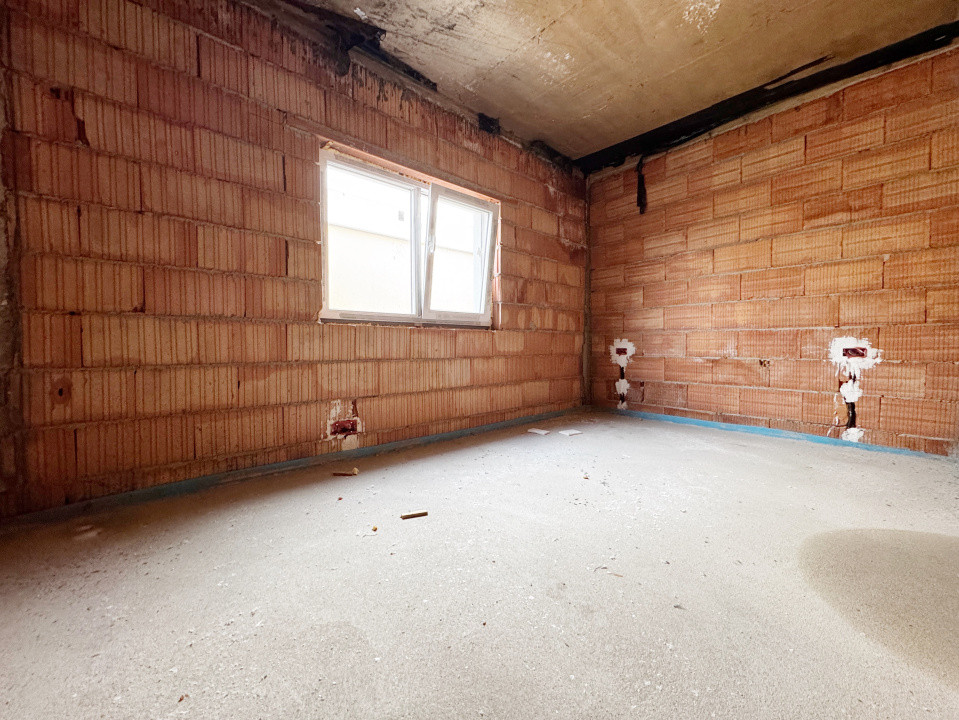 Duplex despartit prin camera tehnica, 121mp utili,350mp teren -Mosnita