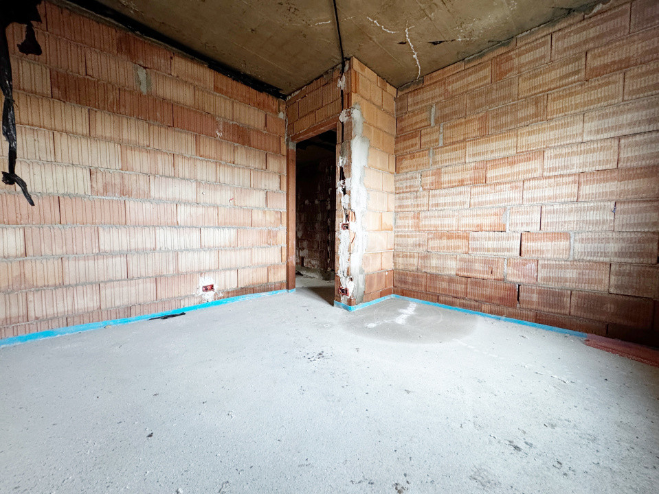 Duplex despartit prin camera tehnica, 121mp utili,350mp teren -Mosnita