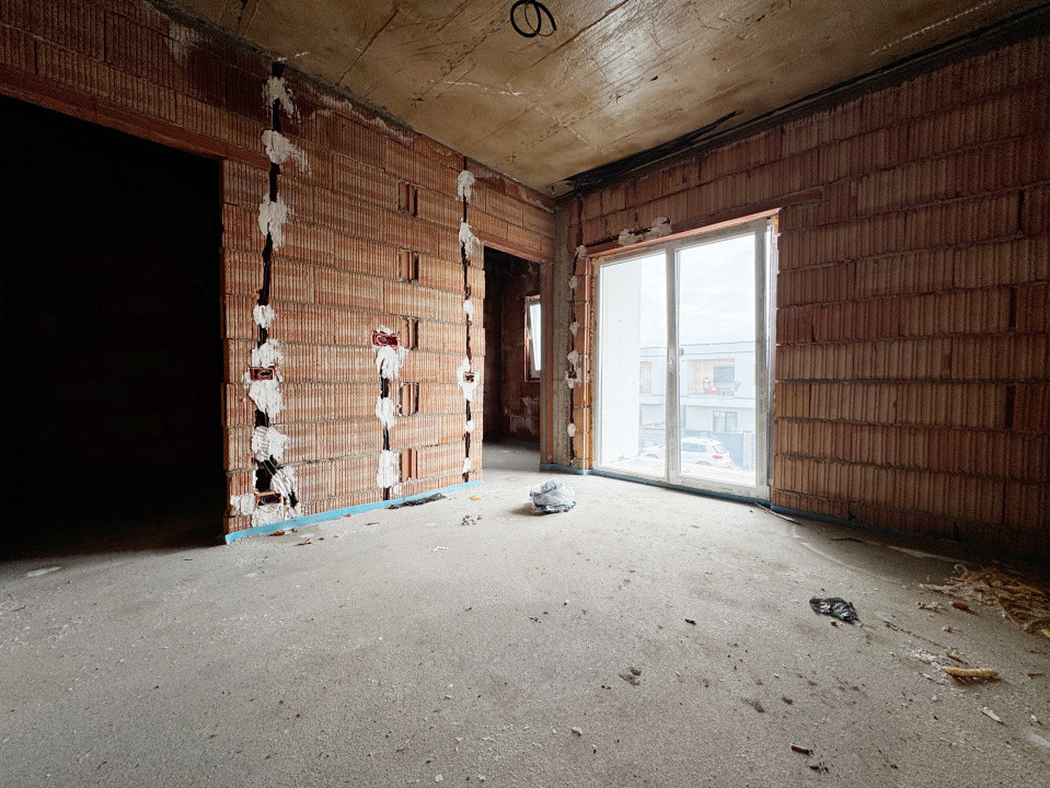 Duplex despartit prin camera tehnica, 121mp utili,350mp teren -Mosnita