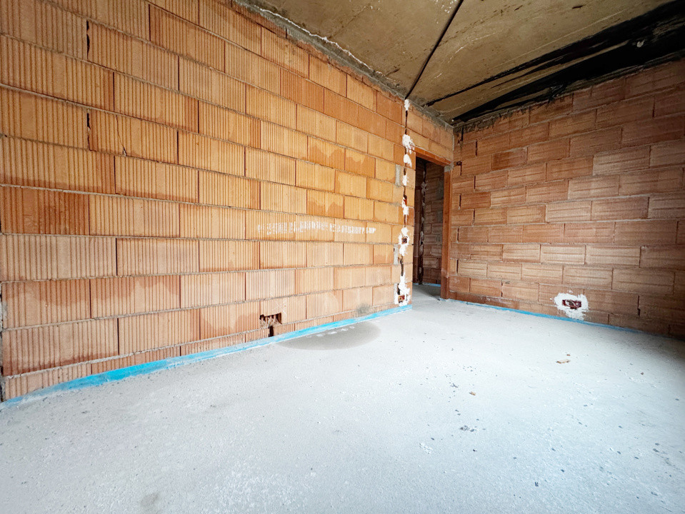 Duplex despartit prin camera tehnica, 121mp utili,350mp teren -Mosnita