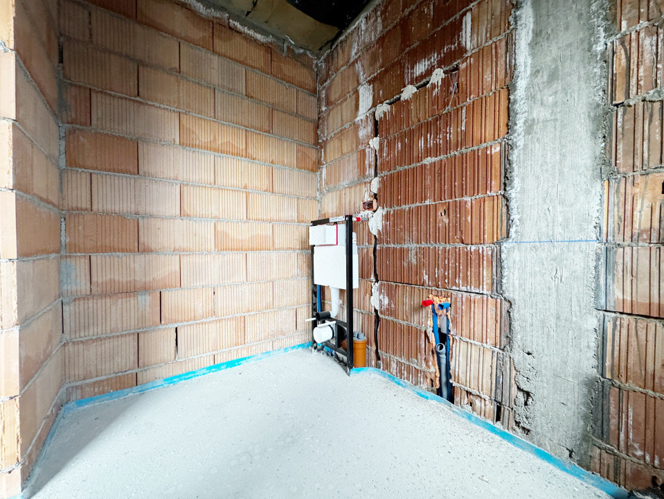 Duplex despartit prin camera tehnica, 121mp utili,350mp teren -Mosnita