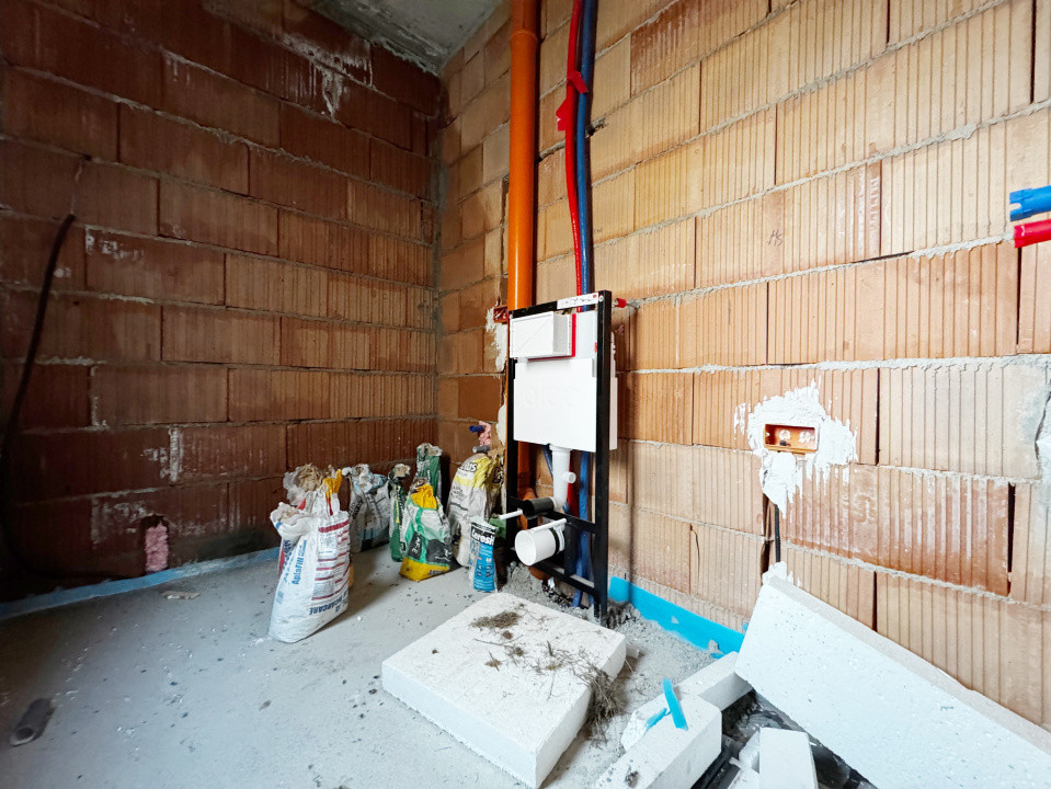 Duplex despartit prin camera tehnica, 121mp utili,350mp teren -Mosnita