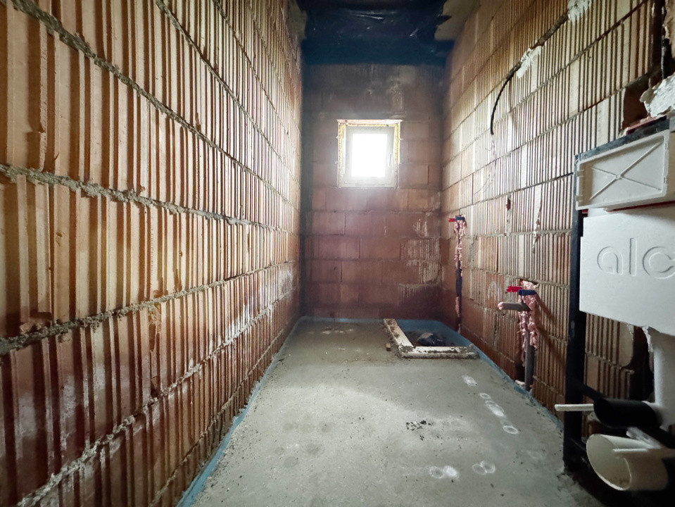 Duplex despartit prin camera tehnica, 121mp utili,350mp teren -Mosnita