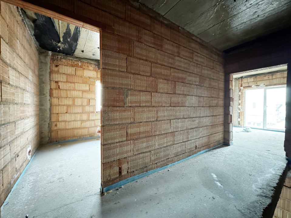 Duplex despartit prin camera tehnica, 121mp utili,350mp teren -Mosnita