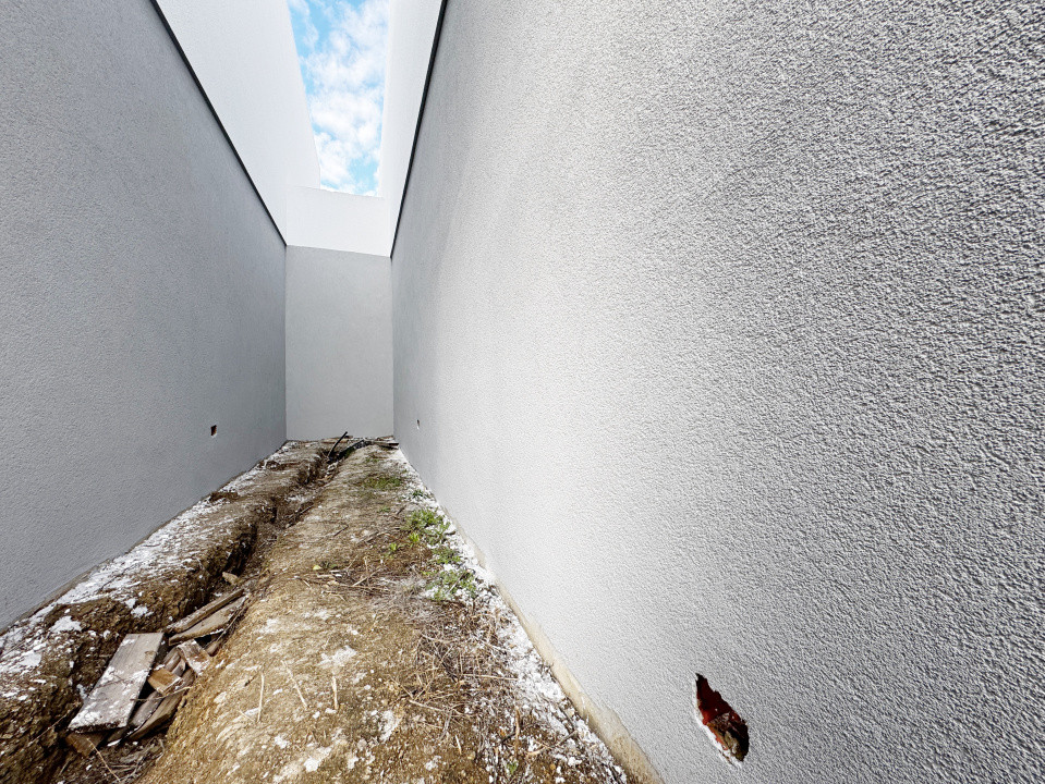 Duplex despartit prin camera tehnica, 121mp utili,350mp teren -Mosnita