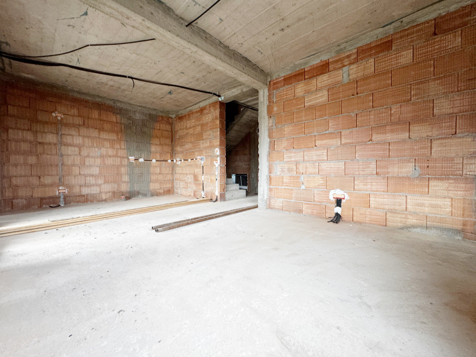 Duplex 4 camere, 350mp teren, 110mp utili, 12mp terasa, Mosnita Noua