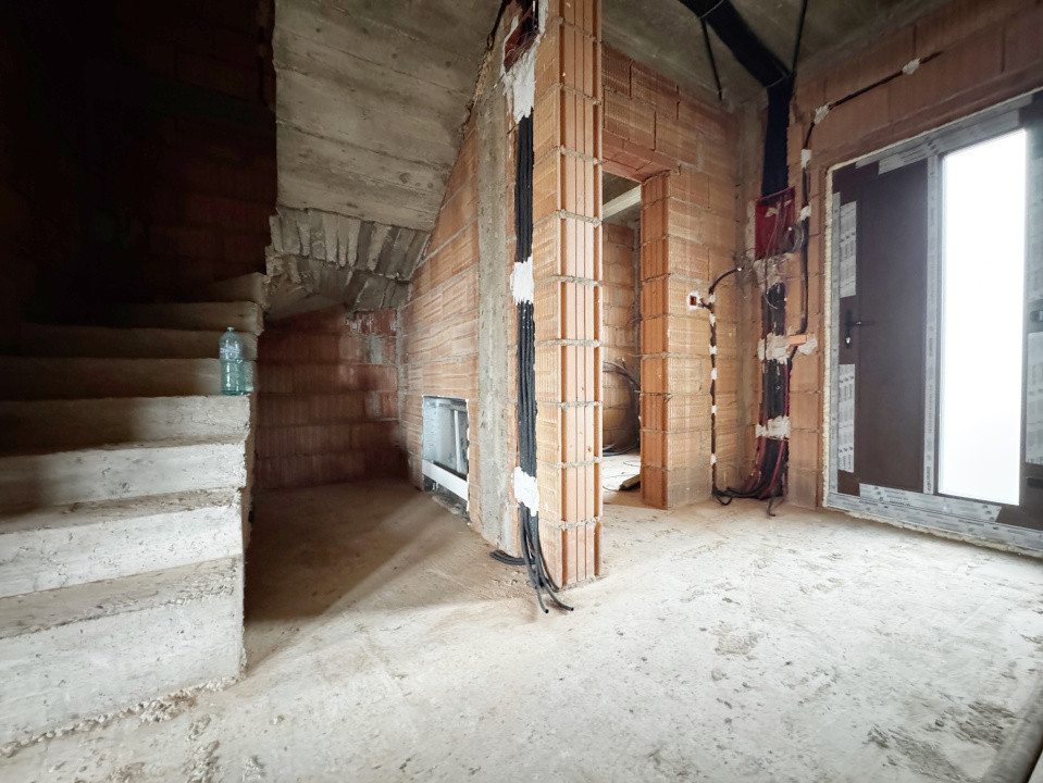 Duplex 4 camere, 350mp teren, 110mp utili, 12mp terasa, Mosnita Noua