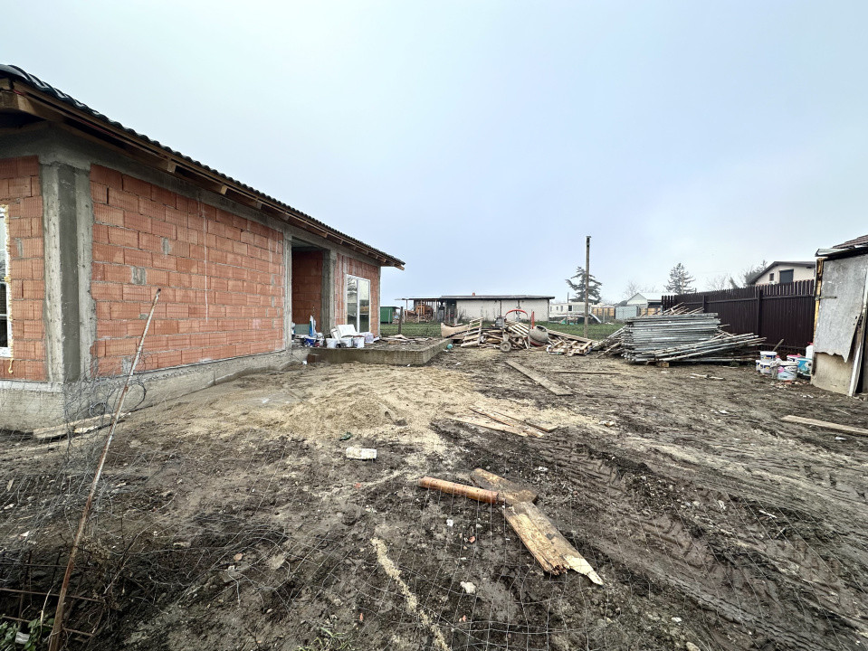 Casa individuala moderna, 3 camere, 68 mp utili, 290 mp teren - Sanandrei