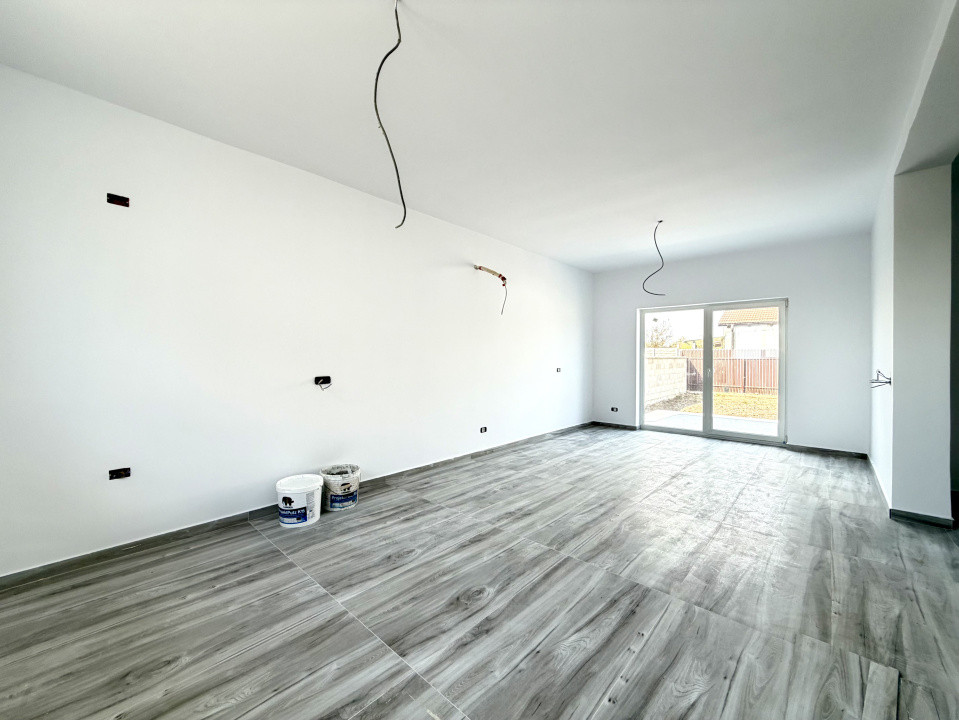 Casa individuala, 3 camere, 68 mp utili, 290 mp teren - Sanandrei