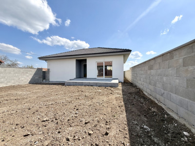 Casa individuala, 3 camere, 68 mp utili, 290 mp teren - Sanandrei