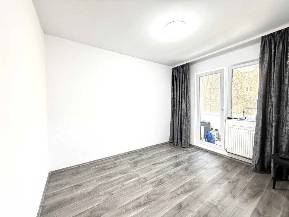 Apartament 3 camere, renovat, 53 mp utili + boxa, zona Cetatii