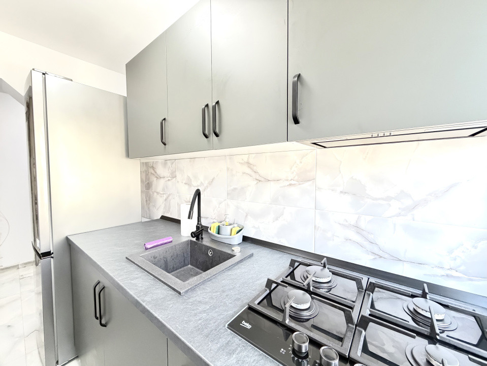 Apartament 3 camere, renovat, 53 mp utili + boxa, zona Cetatii