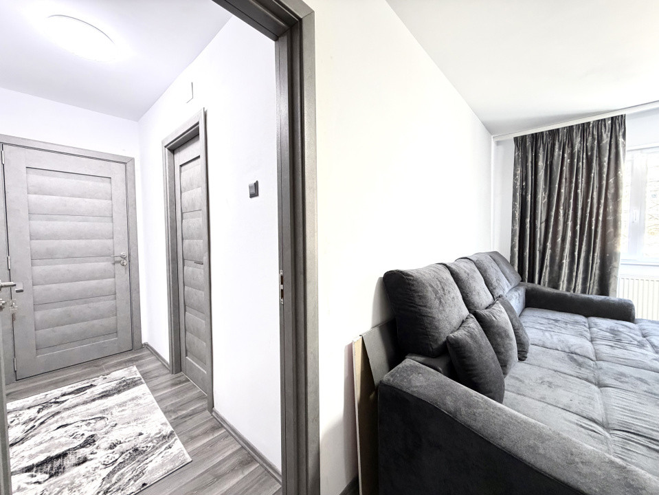 Apartament 3 camere, renovat, 53 mp utili + boxa, zona Cetatii