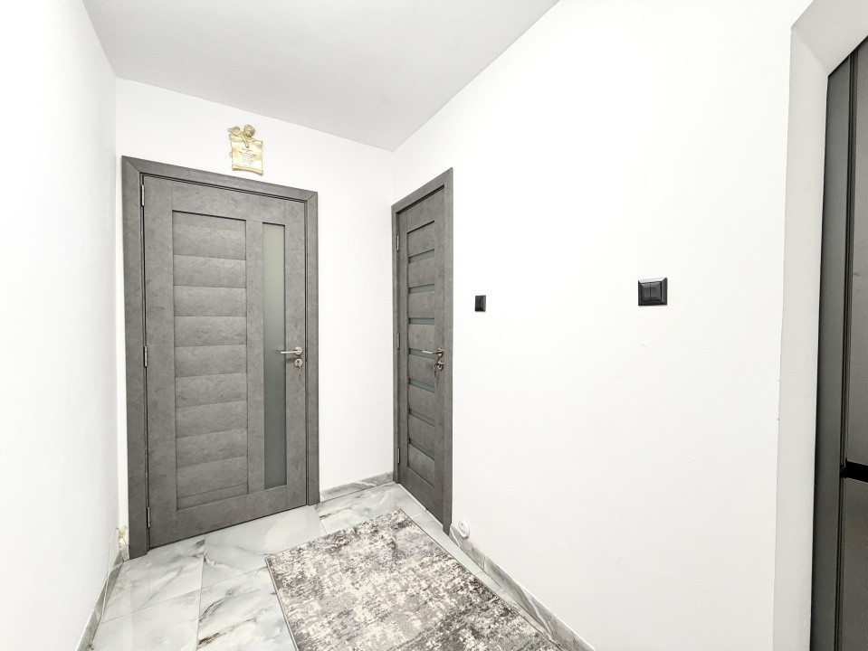 Apartament 3 camere, renovat, 53 mp utili + boxa, zona Cetatii