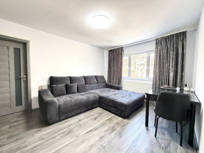 Apartament 3 camere, renovat, 53 mp utili + boxa, zona Cetatii