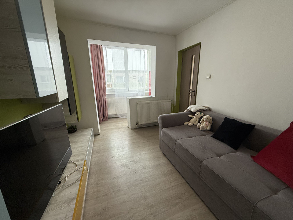 Apartament practic, 2 camere, 38 mp, etaj 4 - zona Sagului