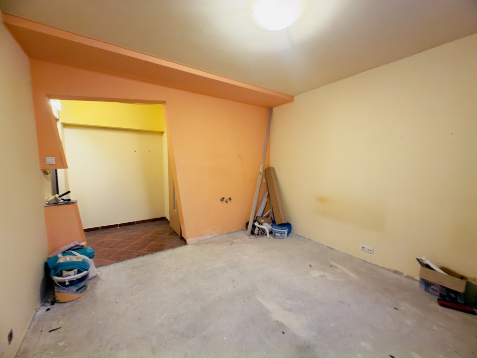 Garsoniera  18mp utili, parter, pozitie excelenta, zona Lipovei 