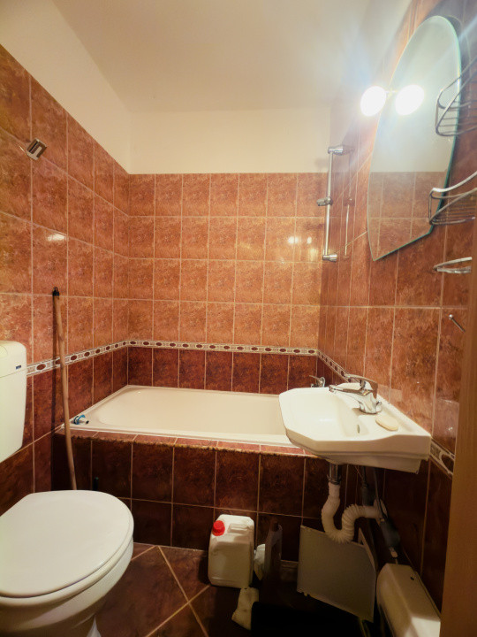 Garsoniera  18mp utili, parter, pozitie excelenta, zona Lipovei 