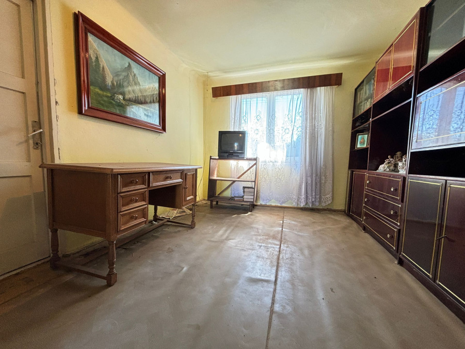 Casa 2 camere, 43 mp, curte 300 mp, pozitie centrala, in Moravita - COMISION 0%