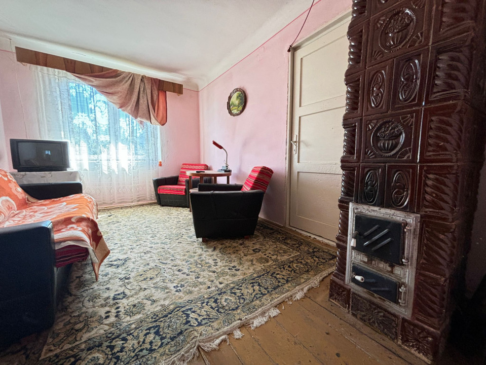 Casa 2 camere, 43 mp, curte 300 mp, pozitie centrala, in Moravita - COMISION 0%