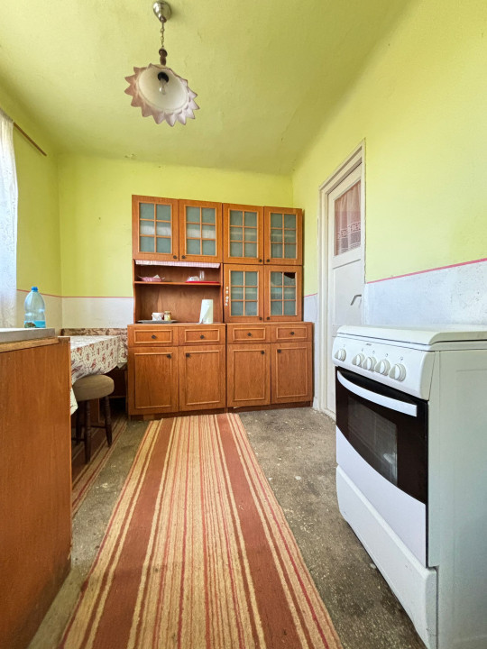 Casa 2 camere, 43 mp, curte 300 mp, pozitie centrala, in Moravita - COMISION 0%