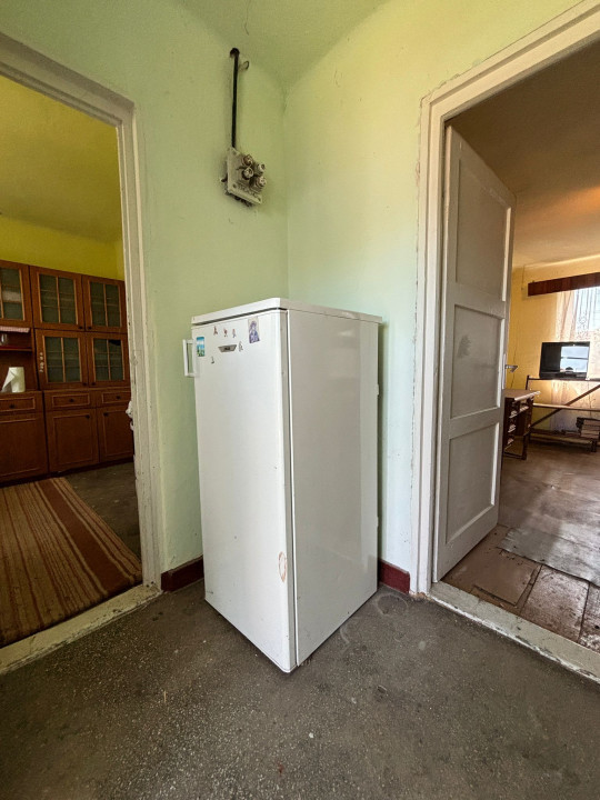 Casa 2 camere, 43 mp, curte 300 mp, pozitie centrala, in Moravita - COMISION 0%