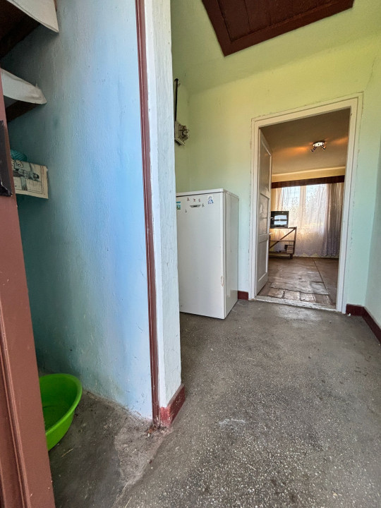 Casa 2 camere, 43 mp, curte 300 mp, pozitie centrala, in Moravita - COMISION 0%