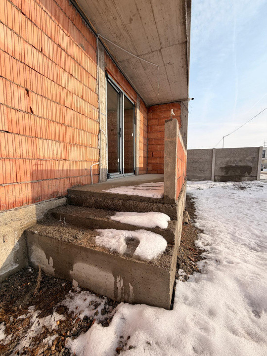 Apartament 2 camere, 50 mp cu GRADINA 50 mp-pe Calea Urseni