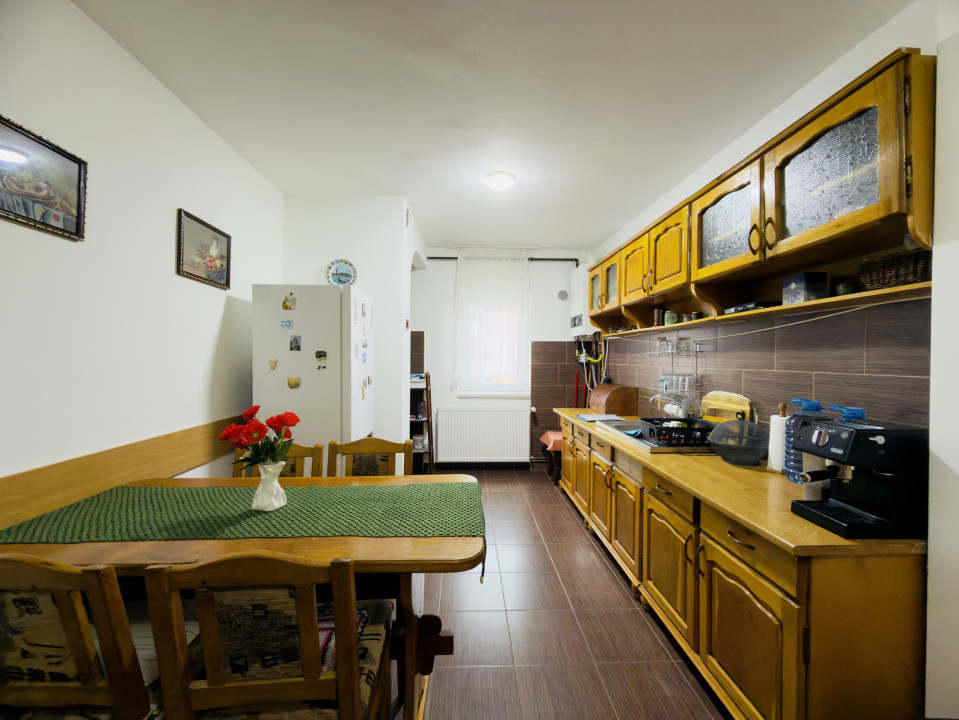 Apartament 4 camere, decomandat, etaj 2, 78mp in Bucovina