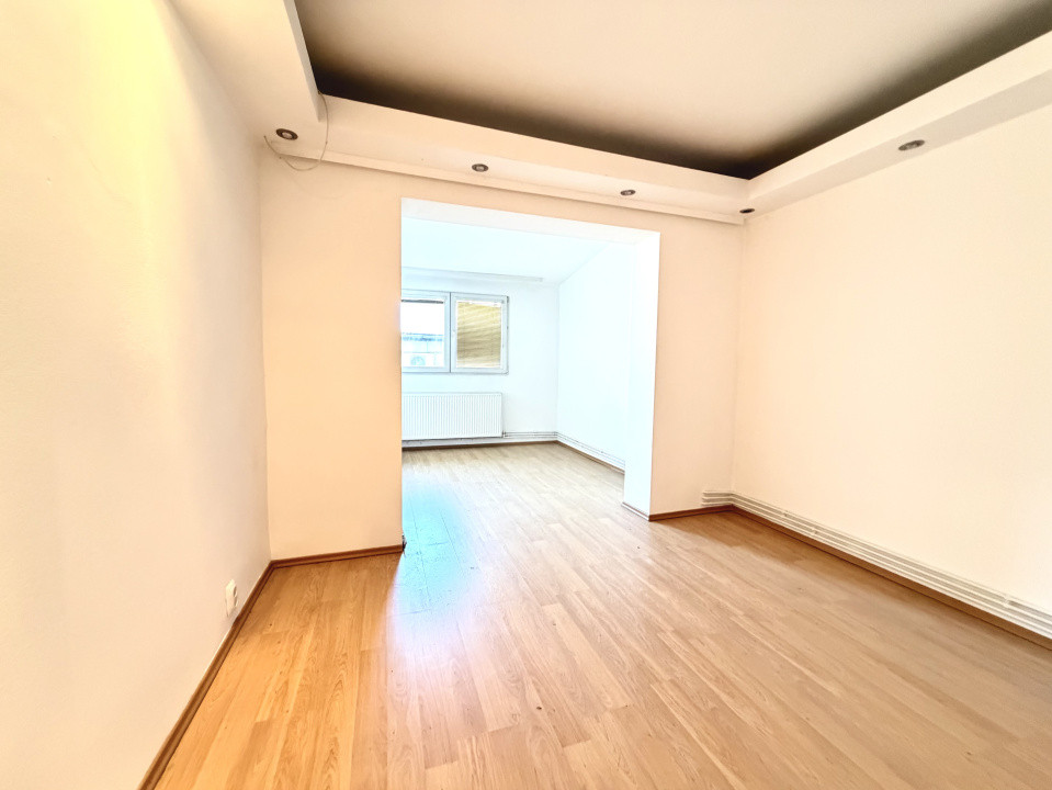 Apartament spatios, 2 camere + 1 boxa la subsol - zona Bucovina